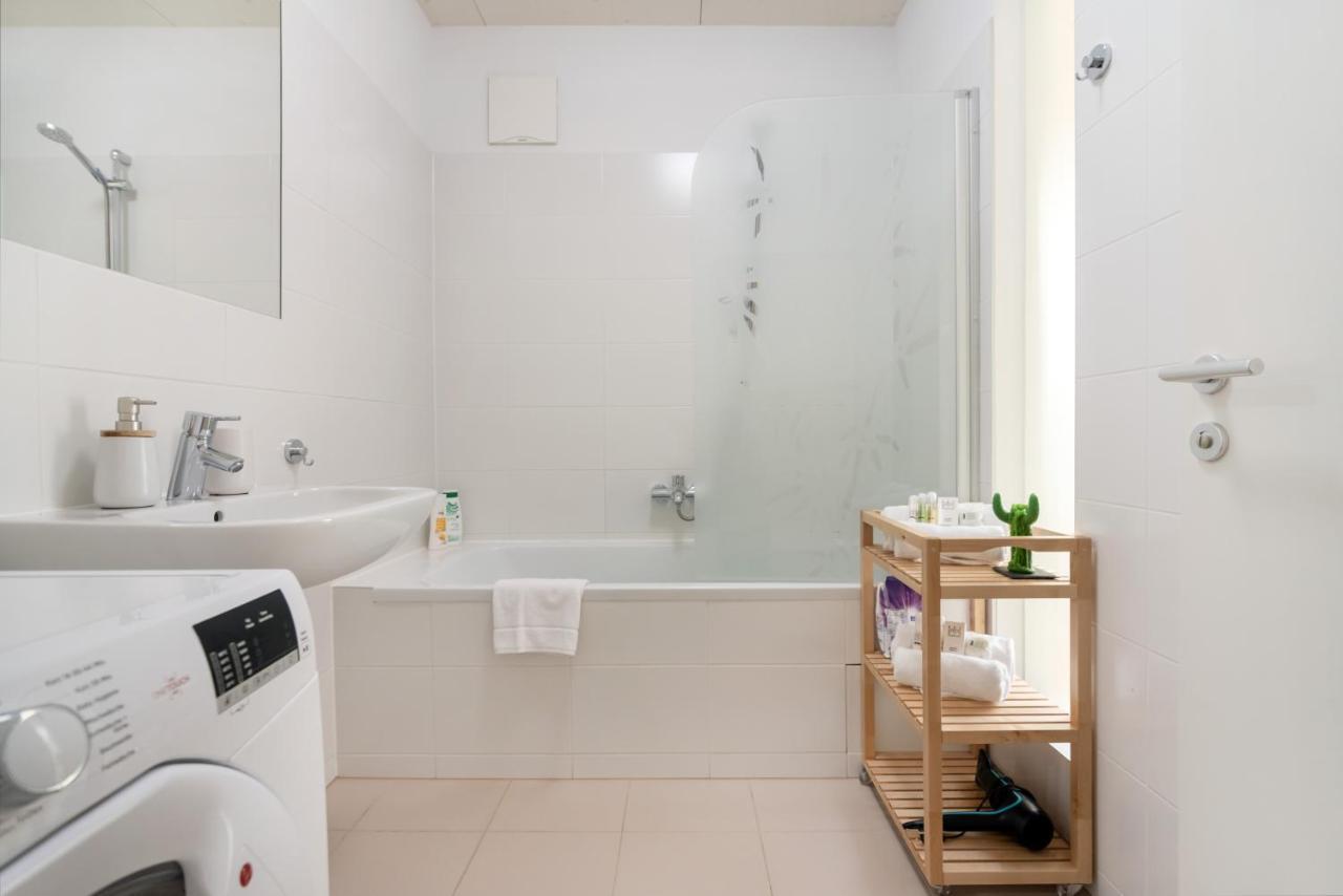 Helles, Neues Dg Apartment Mit Blick Zum Donauturm Vienna Exterior photo