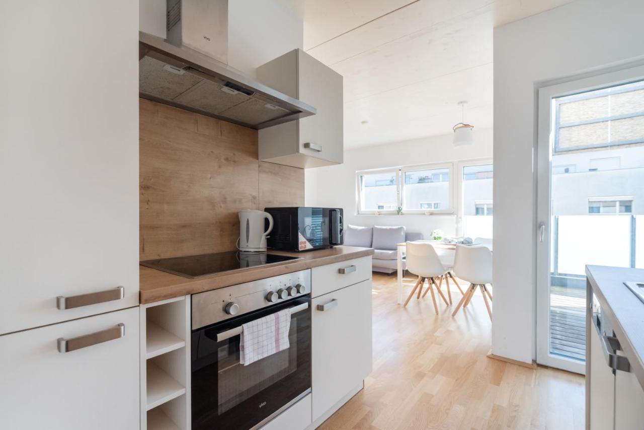 Helles, Neues Dg Apartment Mit Blick Zum Donauturm Vienna Exterior photo